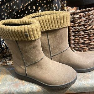 Ulan Rainy Steps Women's Size 8